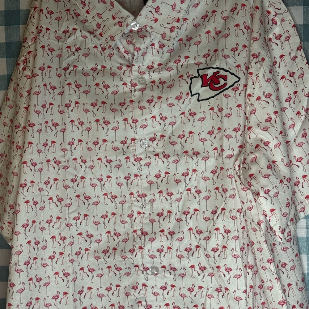NWOT Men's Kansas City Chiefs Flamingo Button-Up Shirt XL - Picture 3 of 8